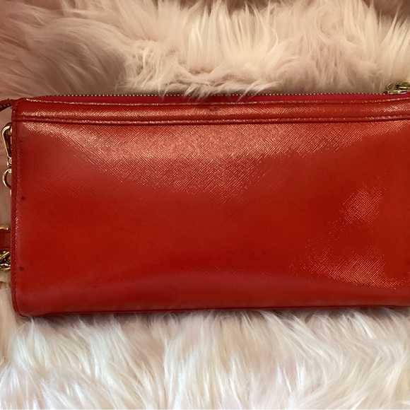 MCM red mini bag with gold chain hand strap and removable crossbody chain strap - Picture 3 of 16